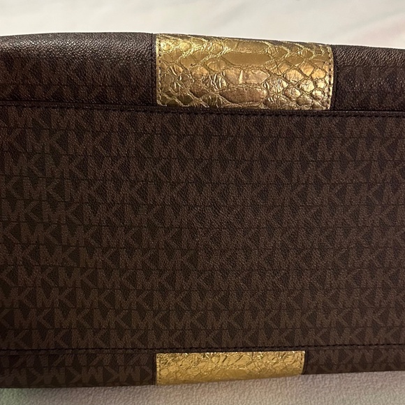 ✨🐍 VGUC Michael Kors Large Satchel with Metallic Snake Print Embellishment 🐍✨ - Picture 3 of 5